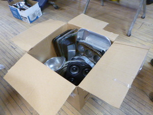 lot 143 image: Box of Bakeware