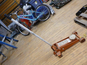 lot 156 image: Central Hydraulics Floor Jack