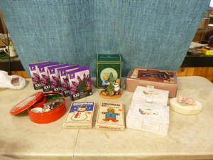 lot 159 image: Holiday Items