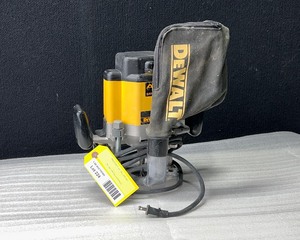 lot 224 image: Dewalt 3 HP Electronic Plunge Router