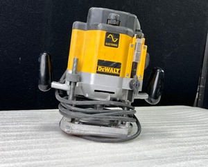 lot 204 image: Dewalt Electronic Plunge Router