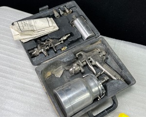 lot 208 image: DeVilbiss Automotive Spray Gun Kit ATK50