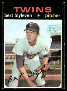 lot 74B image: Bert Blyleven RC 1971 Topps #26 Rookie Vintage Minnesota Twins Baseball Card