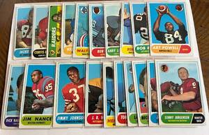 lot 229 image: 1968 Topps Football 20 Card Vintage Lot w Stars