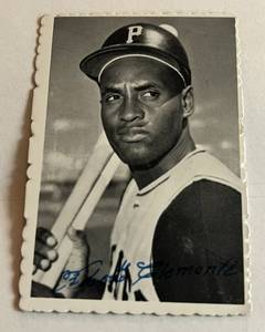 lot 17A image: Roberto Clemente 1969 Topps Deckle Edge #27 Vintage Baseball Card