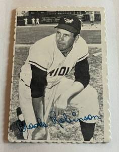 lot 51A image: Brooks Robinson 1969 Topps Deckle Edge #1 Vintage Baseball Card