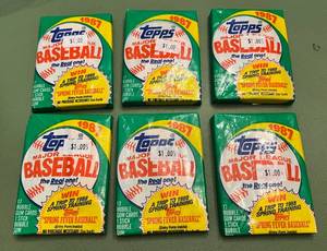 lot 112D image: 7 Packs 1987 Topps Baseball Cards