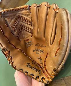 lot 118D image: Vintage Hank Aaron MacGregor 55A Baseball Glove
