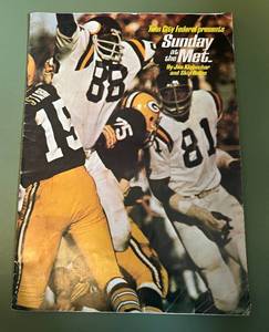 lot 56D image: 1971 Minnesota Vikings Sunday at the Met Football Magazine Vintage