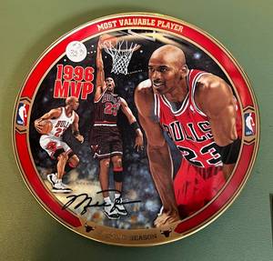 lot 25D image: Michael Jordan New in Box Limited Edition Numbered Most Valuable Player Upper Deck Plate by Bradex - Basketball