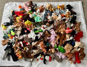 lot 27B image: 115 Ty Beanie Babies Collectible Animal Toys