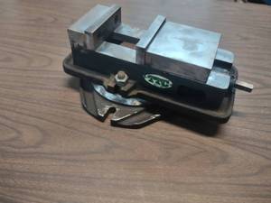 lot 15 image: TTC 4 Machine Vise, Swivel Base...