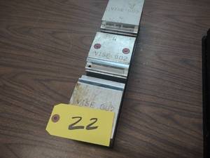 lot 22 image: Chick 4 Dual Station Milling Vise ...