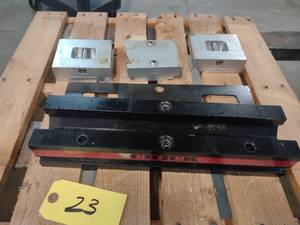 lot 23 image: Chick 4 Dual Station Milling Vise ...