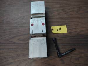 lot 19 image: Chick 4 Dual Station Milling Vise ...