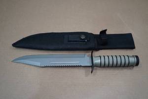 lot 29 image: Maxam 440 Carbon Steel Rambo Knife