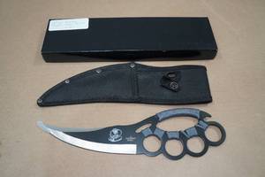 lot 32 image: Ninja Knuckle Fighter Cobra Knife