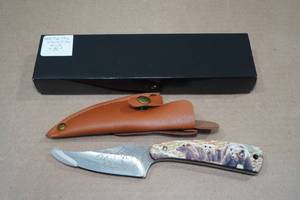 lot 34 image: Bear Themed Sharp Finger Knife