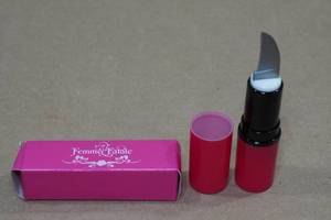 lot 39 image: Femme Fatale Lipstick Knife