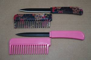 lot 45 image: 2 Hair Comb Knives