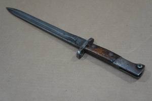 lot 78 image: Vintage BT3 French Rifle Bayonet