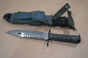lot 79 image: 13 M9 Bayonet Military Style Knife