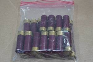lot 198 image: 25 Federal Gold Medal 12 Gauge 3 8 Shot Shotshells