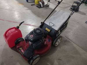 lot 106 image: Toro 22 Recycler Mower with Gas Ca...