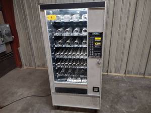 lot 9 image: Automatic Products Snackshop 111