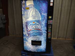 lot 12 image: Vendo 720