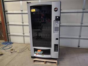 lot 32 image: Royal 8000V
