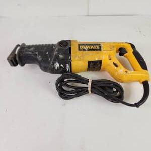 lot 4 image: Dewalt DW311 Reciprocating Saw 1 18 Stroke 120V Good Condition Tested Works
