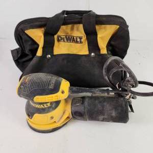 lot 7 image: Dewalt DWE6421 Random Orbit Palm Sander Good Condition Tested Works