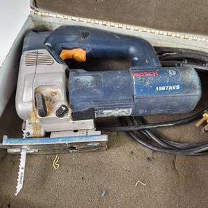 lot 11 image: Bosch Jigsaw 1587AVS With Metal Case Corded Good Condition Tested Works