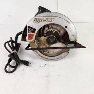 lot 14 image: Skilsaw 7 14 1 34 HP Corded Tested Works Good Condition