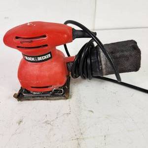 lot 15 image: Black & Decker FS500 Hand Sander Corded Good Condition Tested Works