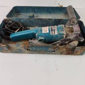 lot 72 image: Makita Concrete Planer Model PC1100 Metal Case Corded Good Condition Tested Works