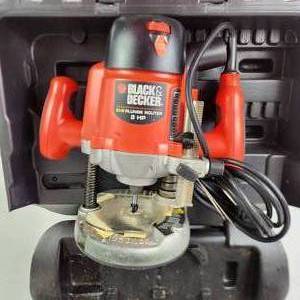 lot 80 image: Black & Decker Plunge Router 2 HP RP400 With Case Tested Works Great Condition