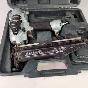 lot 94 image: Hitachi NT 65M2(S) 2-12 Finish Nailer With Case Tested Works Great Condition
