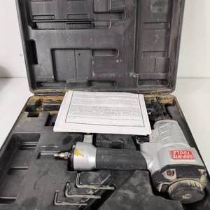 lot 96 image: Grip-Rite Fastener 16 Gauge Finish Nails Model GRPFN250 With Case Tested Works Great Condition