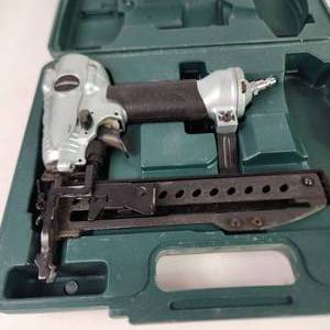 lot 97 image: Metabo HPT N 3804AB3(S) 1 12 Stapler With Case Tested Works Great Condition