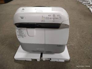 lot 8 image: Epson PowerLite 480 Projector