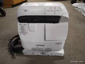 lot 9 image: Epson PowerLite 580 Projector