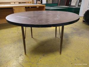 lot 23 image: Round 4 Table (Metal Legs)
