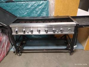 lot 29 image: Large Bakers & Chefs Propane Grill