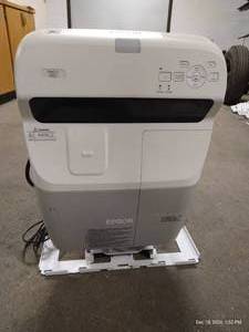 lot 40 image: Epson PowerLite 460 Projector
