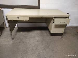 lot 51 image: Metal Desk