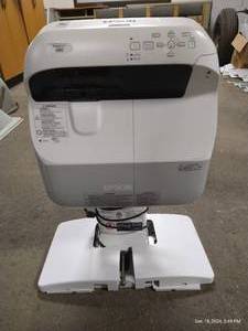 lot 70 image: Epson PowerLite 480 Projector