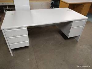 lot 83 image: Metal Desk