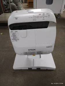 lot 89 image: Epson PowerLite 580 Projector